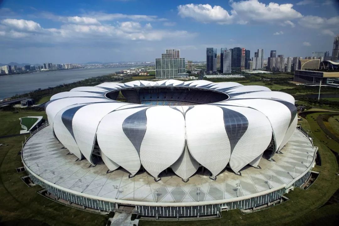 耗資11億、重達1280噸、40米高空上的“蓮花”建筑開花了！網友：撲面而來的中國風！